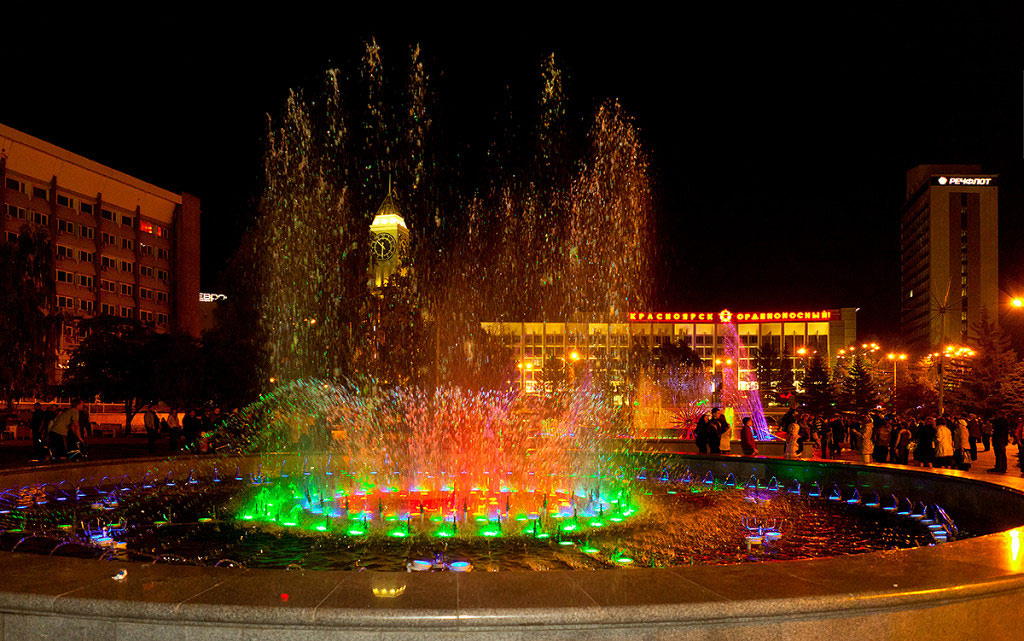 Фотографии город Красноярск светящийся фонтан